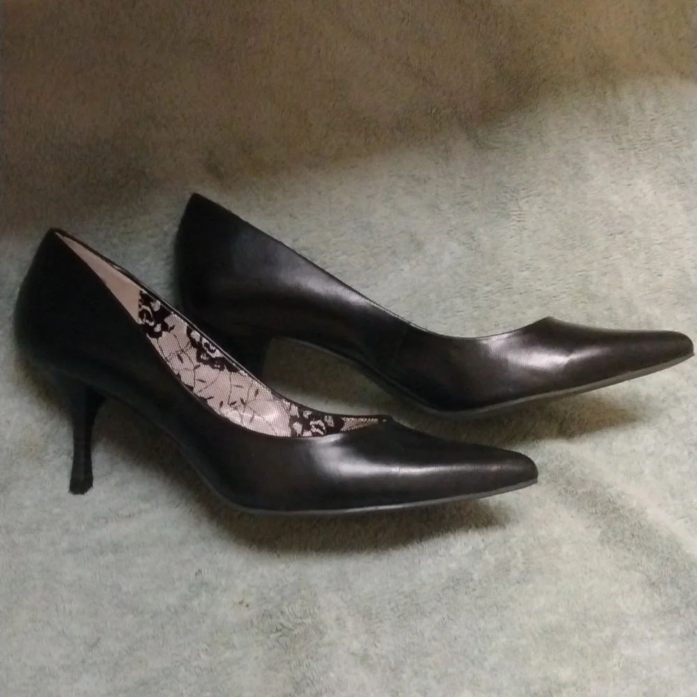 Nine & Company Leather Pumps size 9.5
